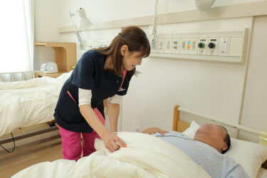 【VR】【フリースタイルVR】先輩看護師と職場不倫。人妻の彼女に恋い焦がれて、病院内で中出し接吻セックスした記憶。 なつ｜urvrsp00289