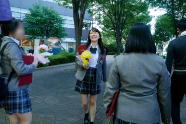 【流出映像】 卒業直後に同級生とパコハメする女の子 県立〇〇学園 D組 普通科 ひかる 2024年春｜1akdl00271