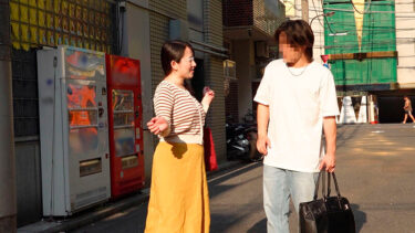 一般男女モニタリングAV 絶倫巨乳妻と童貞男子がザーメン20mlを溜めるまで出られないラブホからの脱出に挑戦！ 5 旦那とはご無沙汰の奥様が初めて逆ナンパした男子大学生を射精させるために手コキ・オナホコキ・フェラ・筆おろし！何発出しても萎えない年下チ○ポと大量の…｜dvmm00178