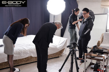 ヌードモデル代行NTR スタイル抜群の若妻は撮影の度に羞恥心が快感へと変わってしまい… 宮本留衣｜ebwh00133