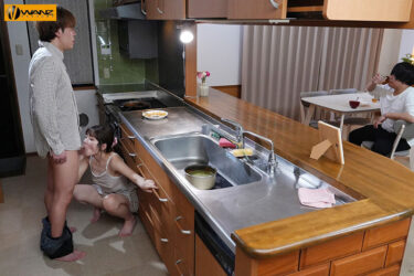 朗らか兄嫁の無防備ノーブラ巨乳を覗いているのがバレて怒りの痴女豹変！勃起チ〇ポ抜きまくりデカ尻杭打ちプレス！！絶頂マ〇コから精子が逆流するまで何度も中出し！ 五日市芽依｜waaa00426