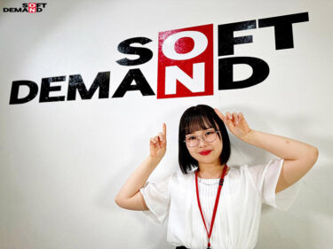 うどん好きプロモーション部 新卒1年目 米本亜希 つぶらなおっぱいコピー ハダカになるより恥ずかしい！脱ぎキャンBOX野球拳｜1shyn00224