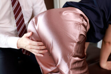 【AKNRフェティシズム】 完全着衣光沢サテンOL 同僚のつるつるサテンに発情しちゃった俺｜1akdl00311