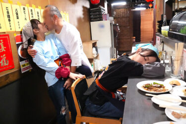 爆盛りギャル中華美人姉妹が腕を振るう行列がすごい街中華の日常とSEX！｜1svers00002