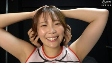 【くすぐり】脇＆乳首をいきなり男性スタッフにくすぐられるチアガール美女！ 沙つむぐ｜h_1416ad01895