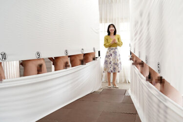 一般男女モニタリングAV 巨乳妻限定！ノーハンドフェラでズラ～ッと並んだチ○ポ10本の中から愛する旦那のチ○ポ当ててみて！5 ハズレたらいきなりデカチン即ハメ！形・大きさの異なるフル勃起チ○ポと大量ザーメンを味わって発情した人妻オマ○コは旦那の目の前なのに絶…｜dvmm00284