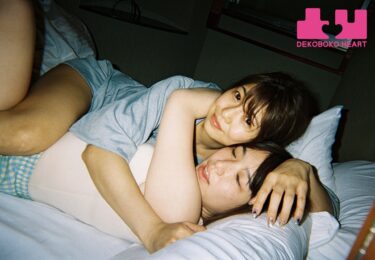 大人ちっぱいドライブ旅行 ハニカミながらキスして久しぶりのイチャラブを楽しんだ一泊二日の連チャンデート 花狩まい 渋谷なつ｜820BOKO-029