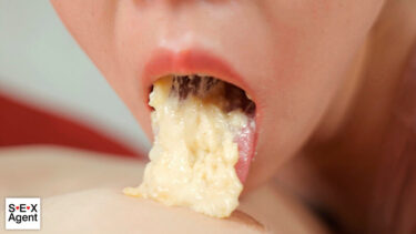 ねっとりくちゃくちゃ咀嚼フェラチオ ～咀嚼した食べ物を口移しで頂き、そのまま口内で犯●れる～｜agmx00248