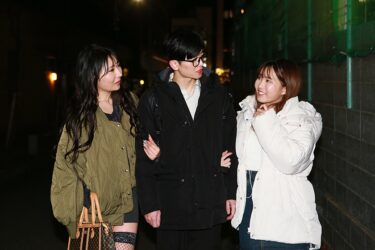 「ほら、うちらにケツ穴挿入されて女の子みたいにイっちゃいなよw」美少女ドSビッチの2人が街で見つけたM男クンを逆ナン&逆ハメ(3)｜083PPP-3325