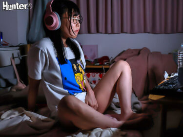 親の再婚でボクに義妹ができた！ただし部屋から滅多に出ない引きこもりの腐女子。当然、コミュ障なのでボクとの会話は最低限。でも性欲は旺盛で、たまに部屋の扉に「今日したい」と書かれたメモが…｜huntc00470