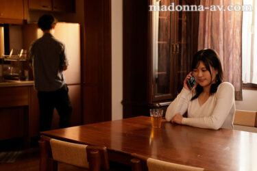 家族皆が巣立った実家で、 母と過ごす近親相姦の日々―。 紗月さくら｜roe00461