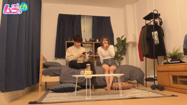 ニンゲン観察 留守中勝手にVRゴーグルでAVを観ていたムッツリ女友達にリアル前戯とチ●ポでこっそりイタズラ｜h_1534grmo00318